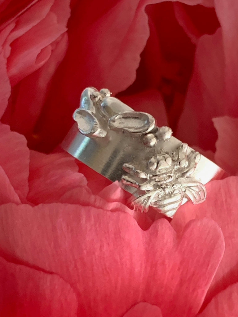 The Bee & The Foxglove Ring